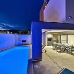 - Gold With Pool & Whirpool