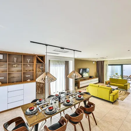 - Gold With Pool & Whirpool Villa