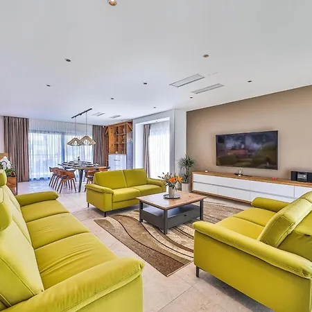 - Gold With Pool & Whirpool Villa Trogir