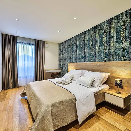 - Gold With Pool & Whirpool Trogir