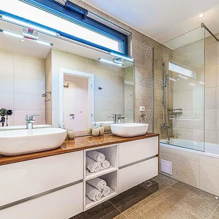 - Gold With Pool & Whirpool Villa