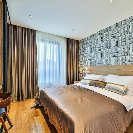 - Gold With Pool & Whirpool * Trogir