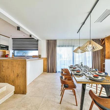 Villa - Gold With Pool & Whirpool *