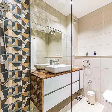 - Gold With Pool & Whirpool *