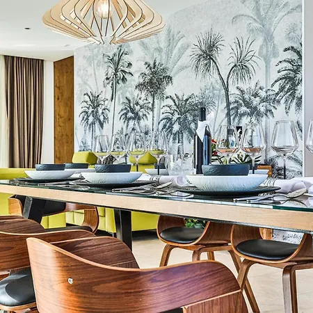 - Gold With Pool & Whirpool Villa