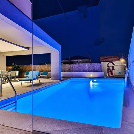 - Gold With Pool & Whirpool Villa Trogir