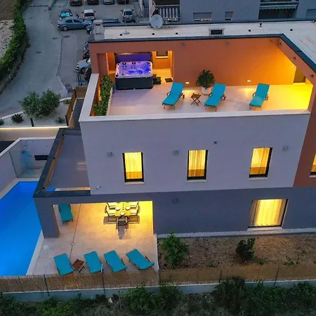 - Gold With Pool & Whirpool Villa Trogir