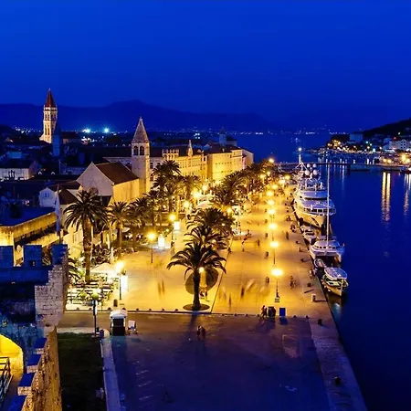 - Gold With Pool & Whirpool Villa