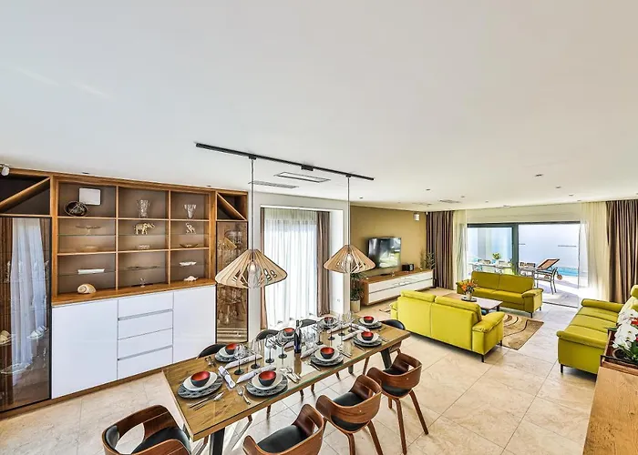 - Gold With Pool & Whirpool Villa