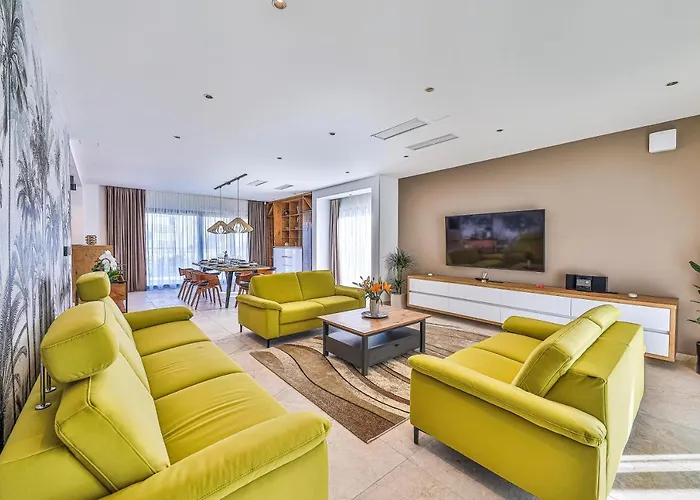 - Gold With Pool & Whirpool 别墅 特罗吉尔