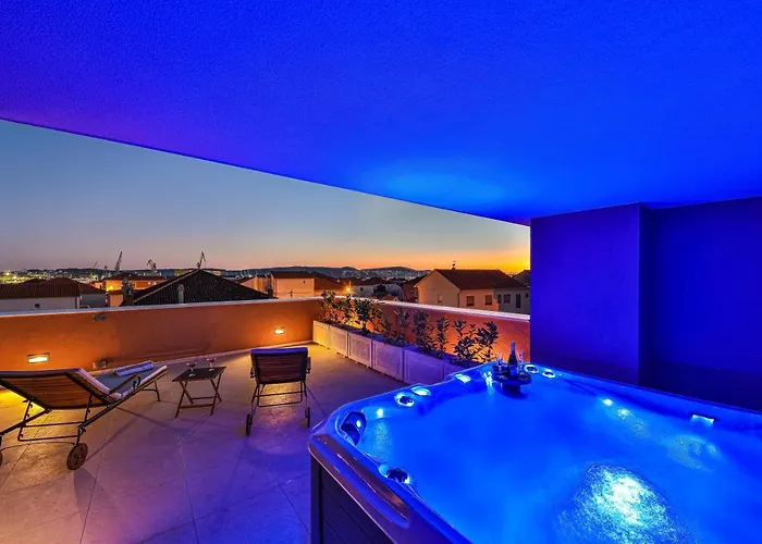 - Gold With Pool & Whirpool Villa Trogir