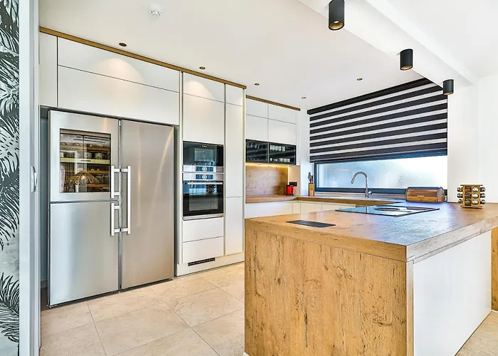 - Gold With Pool & Whirpool *