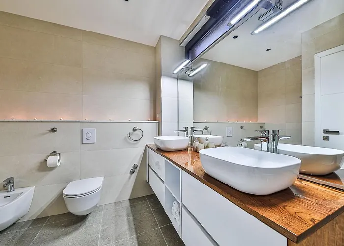 - Gold With Pool & Whirpool 别墅