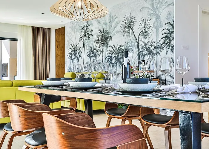 - Gold With Pool & Whirpool 别墅