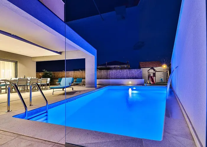 - Gold With Pool & Whirpool Villa Trogir