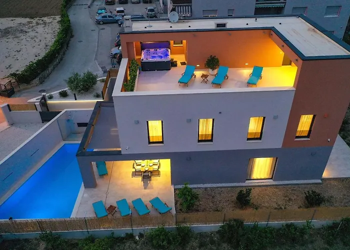 - Gold With Pool & Whirpool Villa Trogir