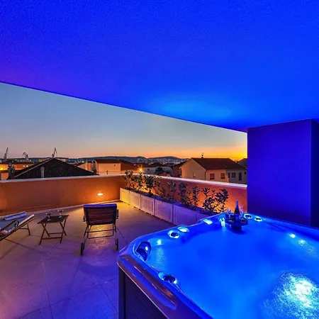- Gold With Pool & Whirpool Villa Trogir