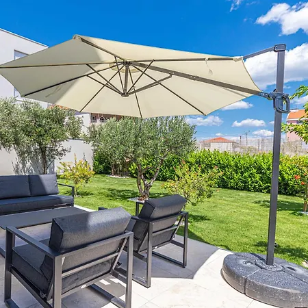 - Gold With Pool & Whirpool 别墅 *