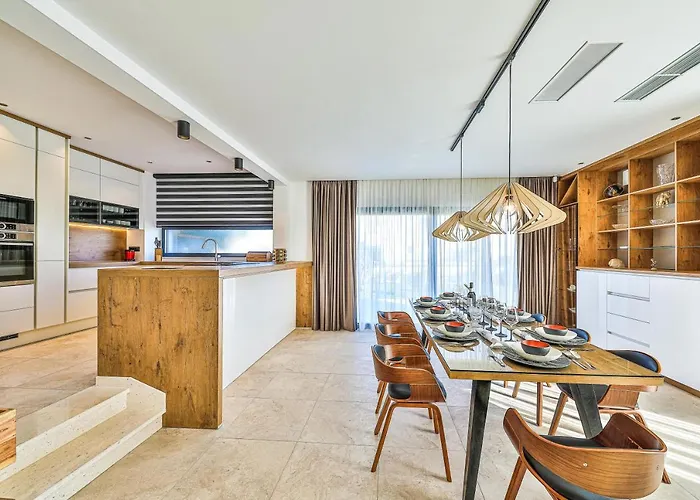 Vila - Gold With Pool & Whirpool *