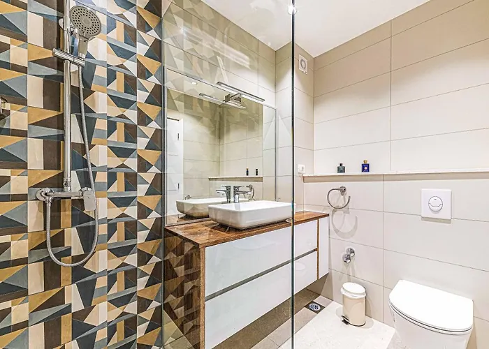 - Gold With Pool & Whirpool *