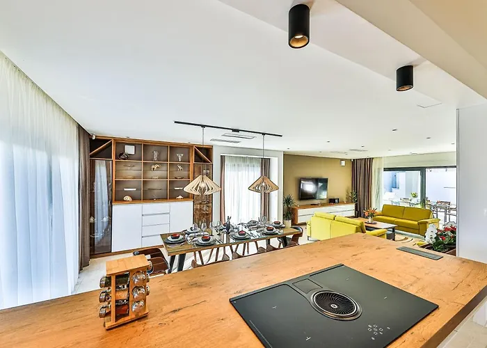 Vila - Gold With Pool & Whirpool *