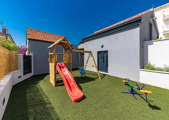 - Gold With Pool & Whirpool