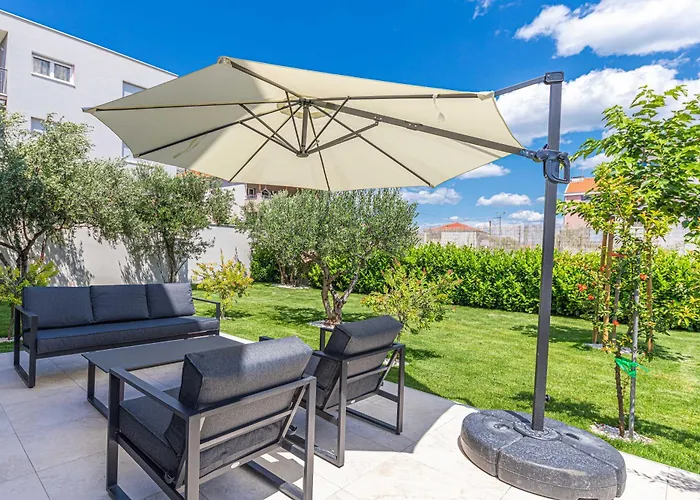 - Gold With Pool & Whirpool Vila *